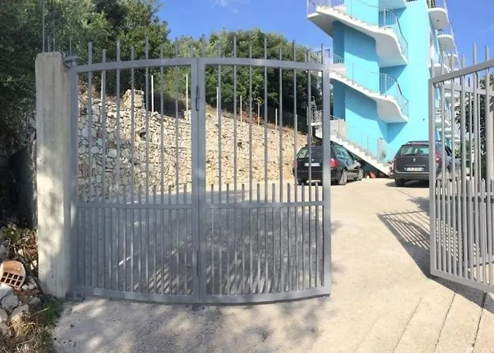 Bluflest Bed & Breakfast 4*